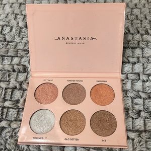 Anastasia Beverly Hills Nicole Guerrieo Glow kit